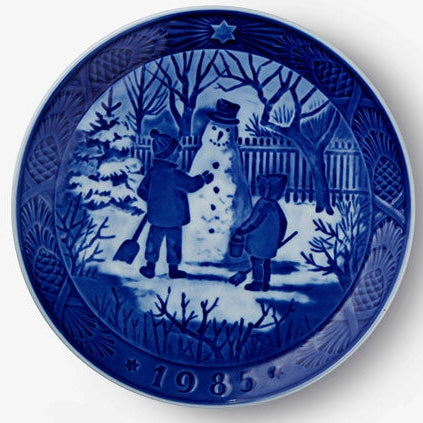 1985 Royal Copenhagen Christmas Plate