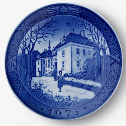 1975 Royal Copenhagen Christmas Plate